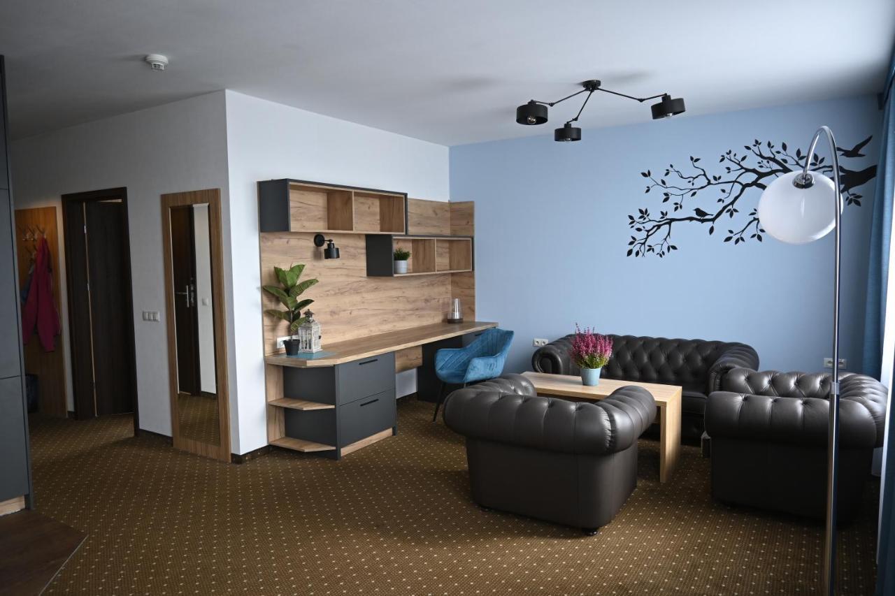 Aparthotel Legnica - Apartamenty Z Aneksem Kuchennym Bagian luar foto