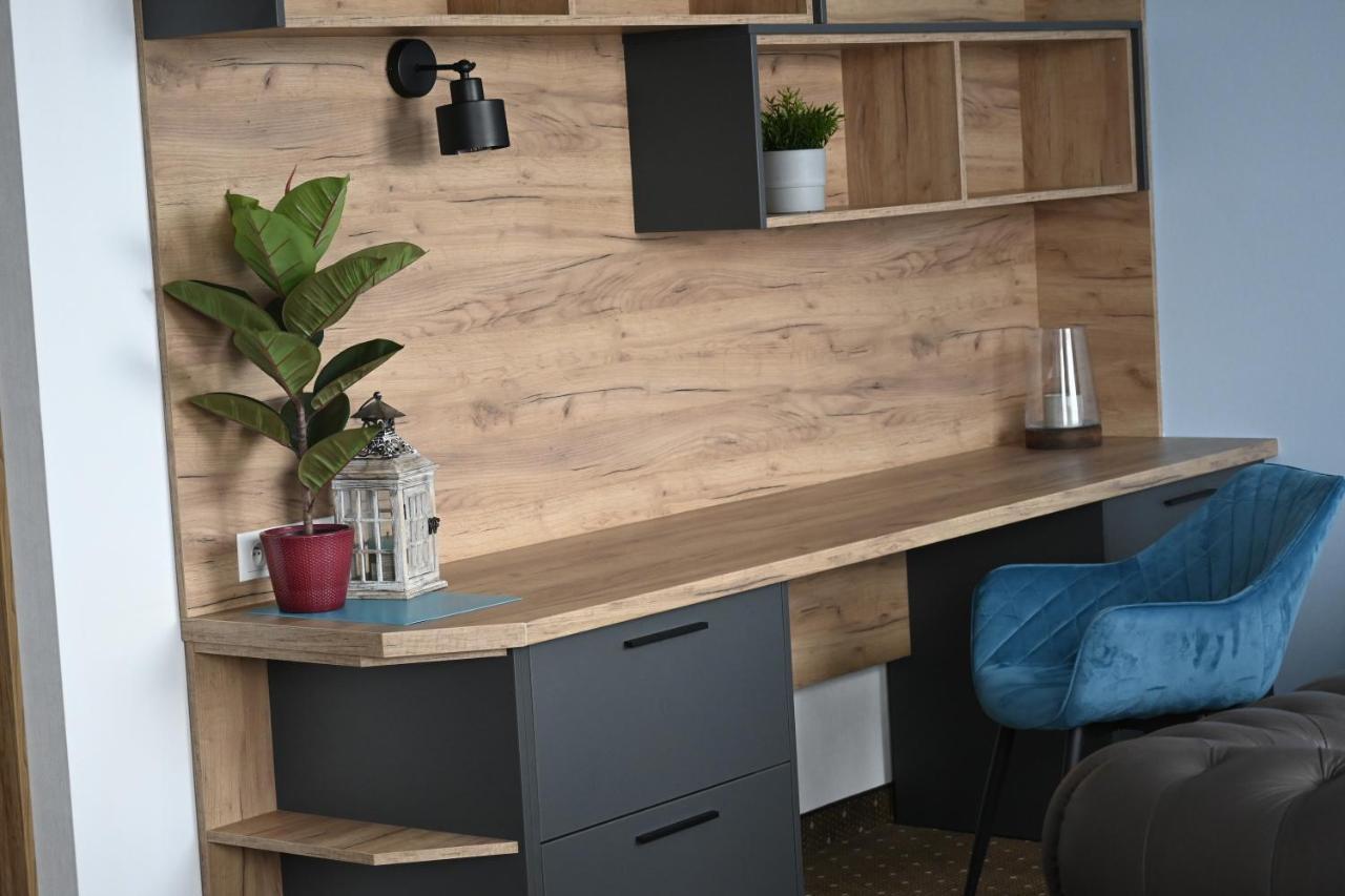 Aparthotel Legnica - Apartamenty Z Aneksem Kuchennym Bagian luar foto