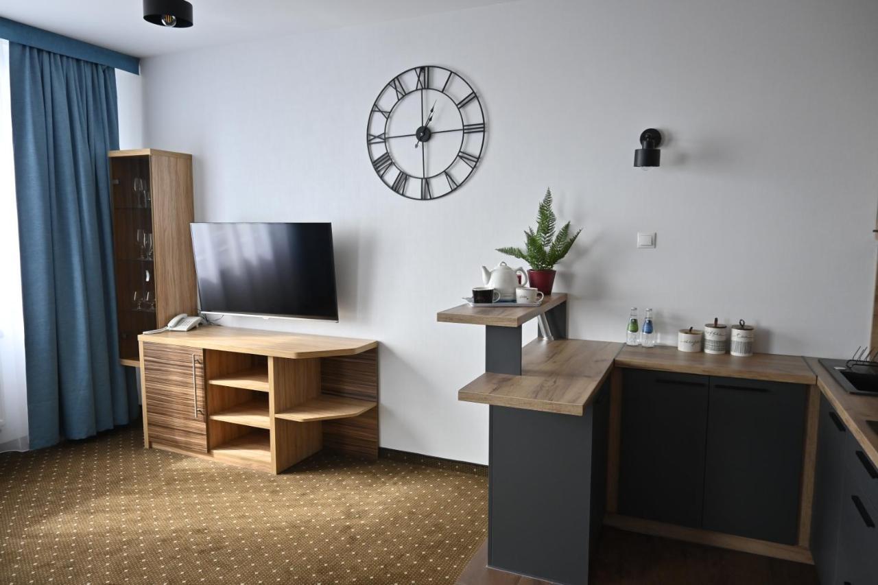 Aparthotel Legnica - Apartamenty Z Aneksem Kuchennym Bagian luar foto