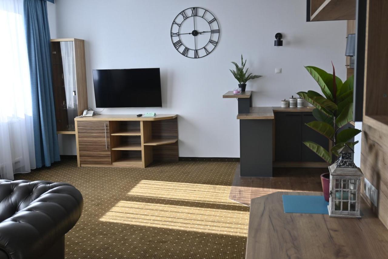 Aparthotel Legnica - Apartamenty Z Aneksem Kuchennym Bagian luar foto