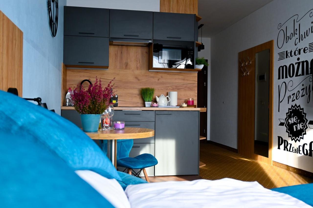 Aparthotel Legnica - Apartamenty Z Aneksem Kuchennym Bagian luar foto