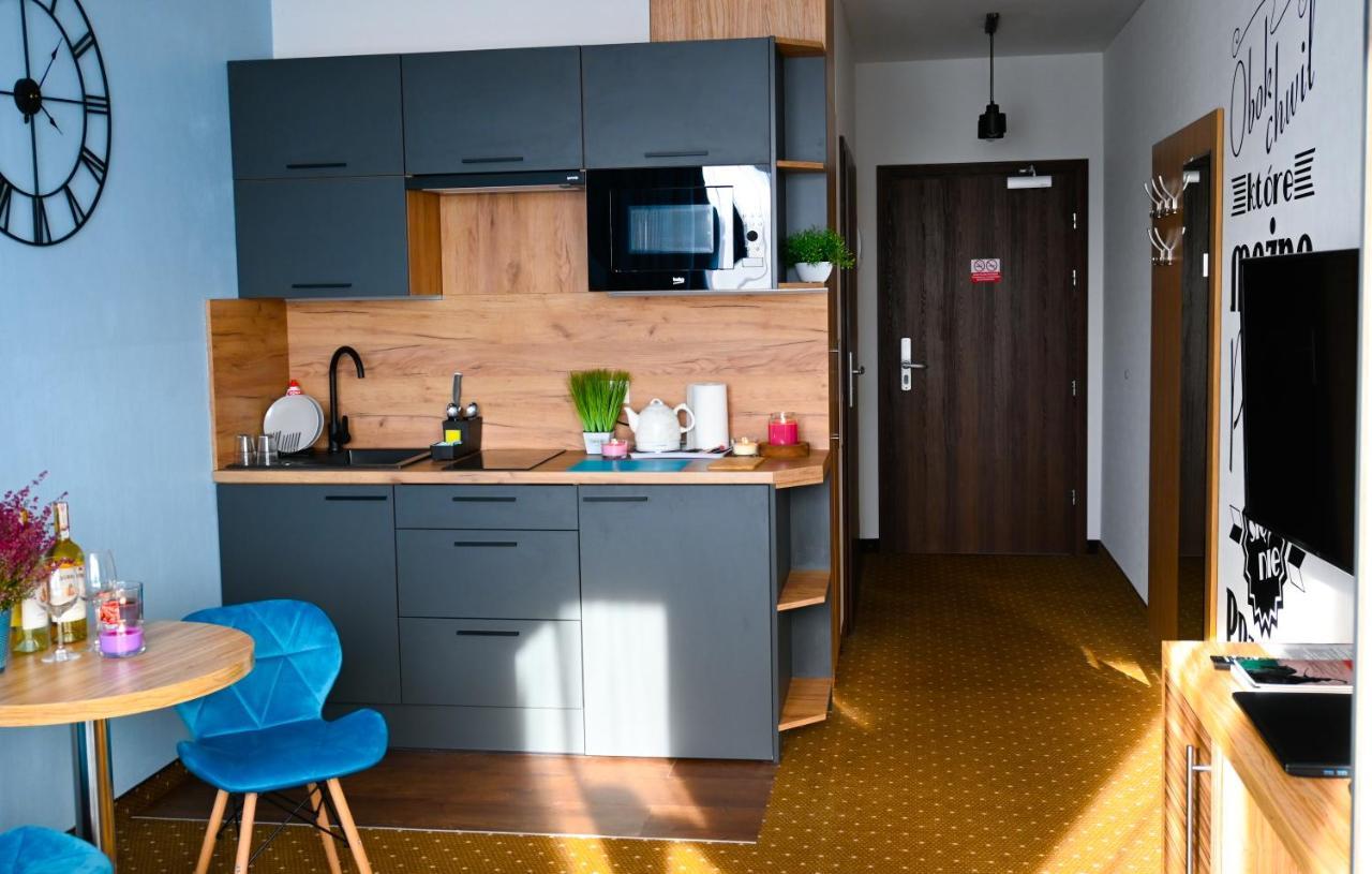 Aparthotel Legnica - Apartamenty Z Aneksem Kuchennym Bagian luar foto